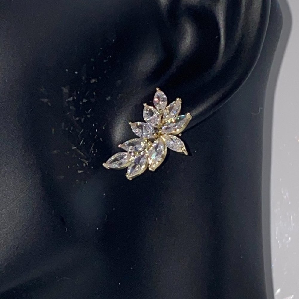 Marquise Cut Cubic Zirconia Stones in Leaf Pattern - Picture 7 of 7